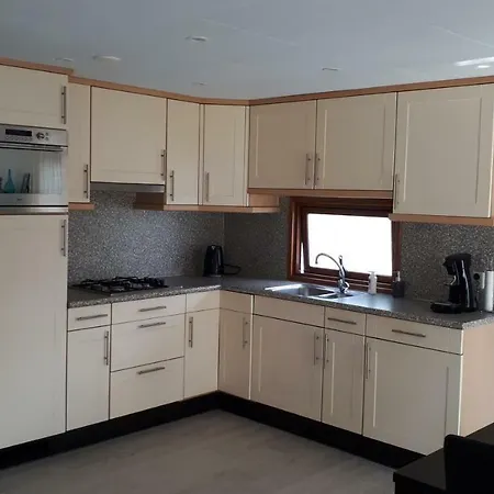 Chalet In Prachtige Omgeving בקתה פוטן